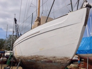 Drumler with her hull sandblasted and topsides needing a bit of TLC
